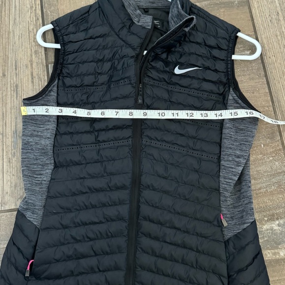 Nike Women's AeroLoft Golf Vest size small in black - Picture 9 of 9